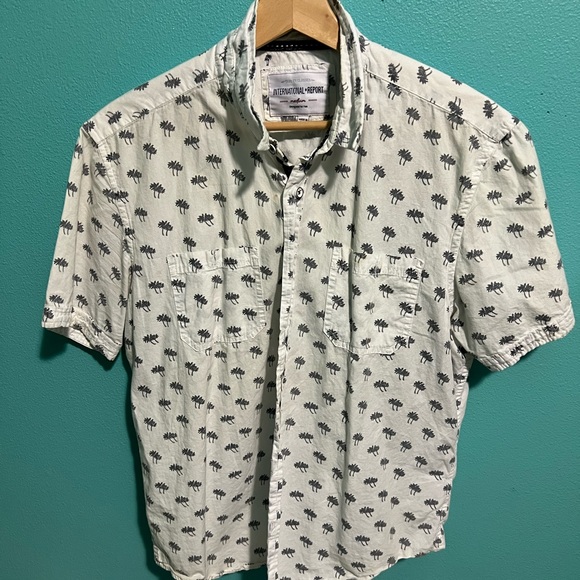 4 Animal/Plant Collard Shirts - Picture 4 of 4